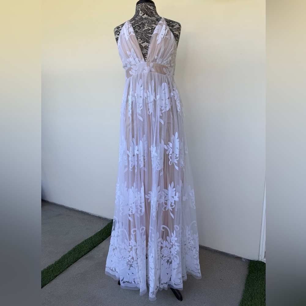 Luxxel White Floral Maxi Dress